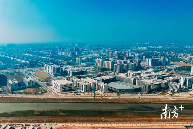    南方+ 王昌辉,梁维春 拍摄