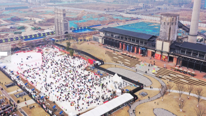 杭州：工业遗存“变身”冰雪世界