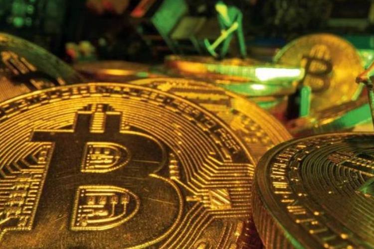 比特币价格跌破7万美元