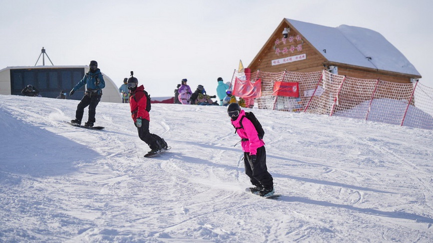 新疆禾木：乐享冰雪运动