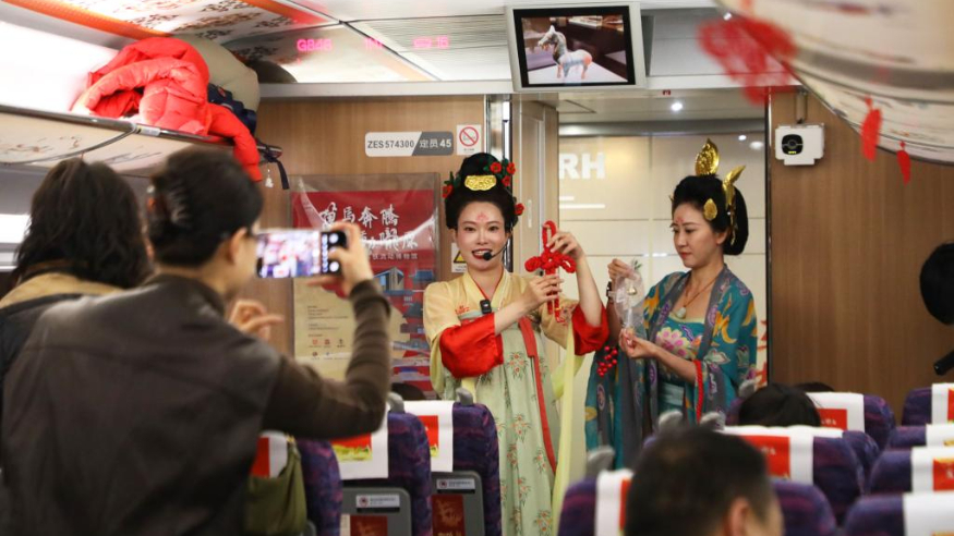 中国春运列车化身传统文化“流动博物馆”