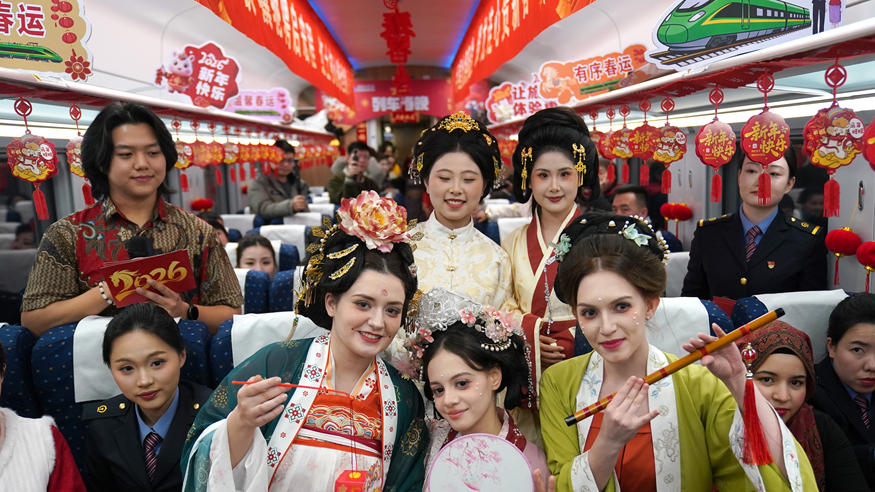 列车“春晚”温暖春运路