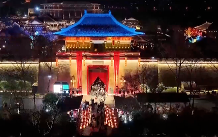 近10万人次涌入！横店，又火了