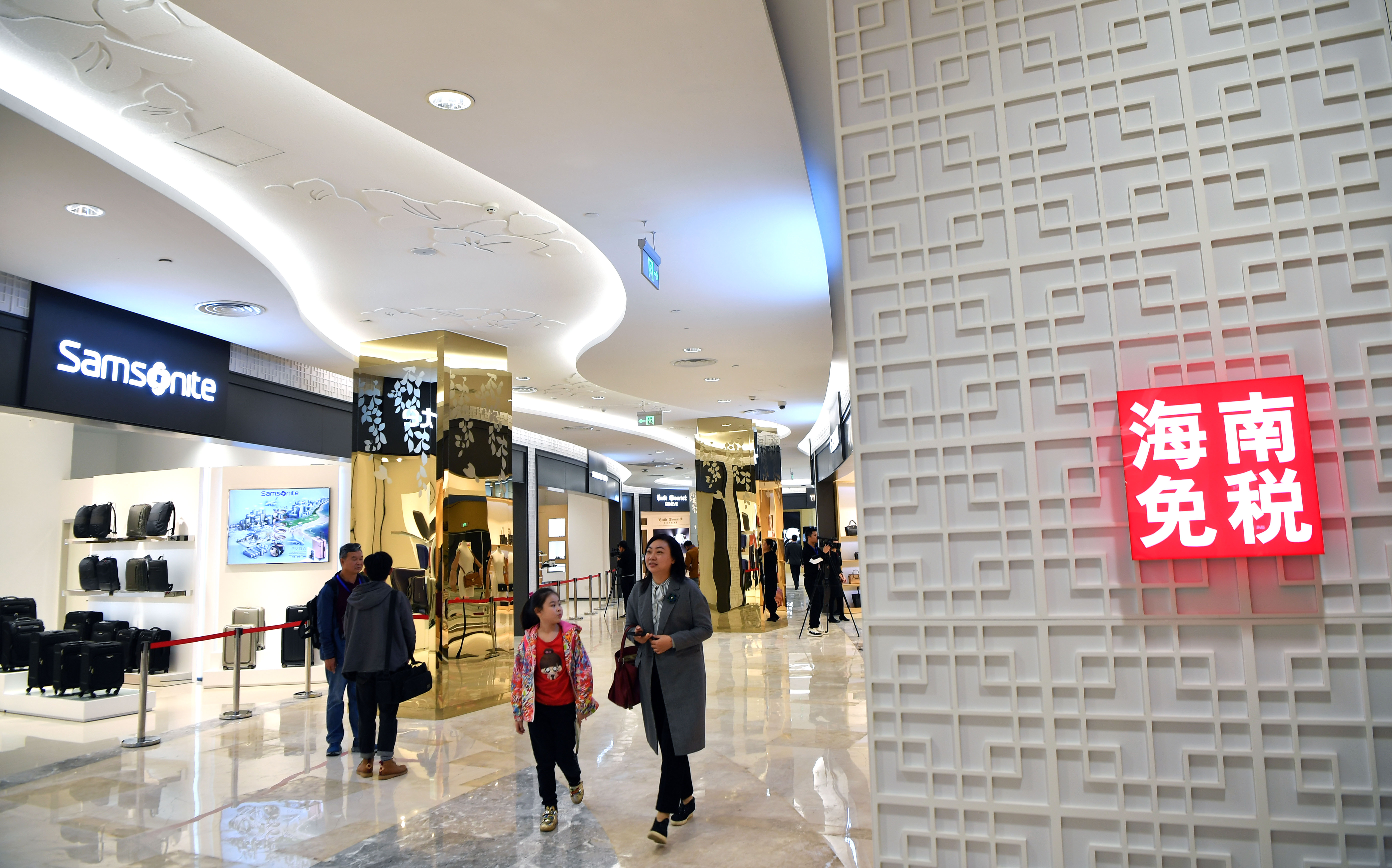 海南岛内居民免税店开业直击