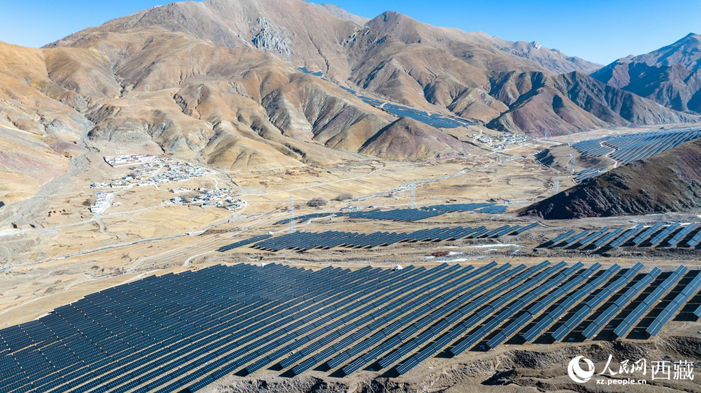 位于拉萨市堆龙德庆区邦村的华电堆龙牧光互补光储项目。