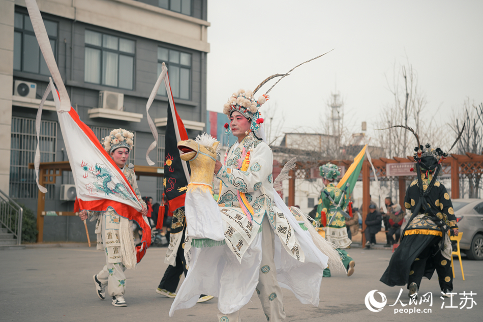 邳州跑竹马表演。