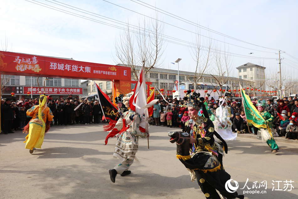 邳州跑竹马表演。