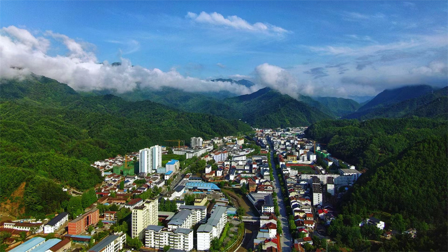 留坝县城大景。  孙孟平 摄.jpg