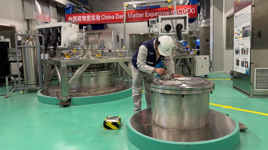 新春走基层·记者体验360行｜扎根地下2400米 护航前沿科学探索——走进深地运维人的一天