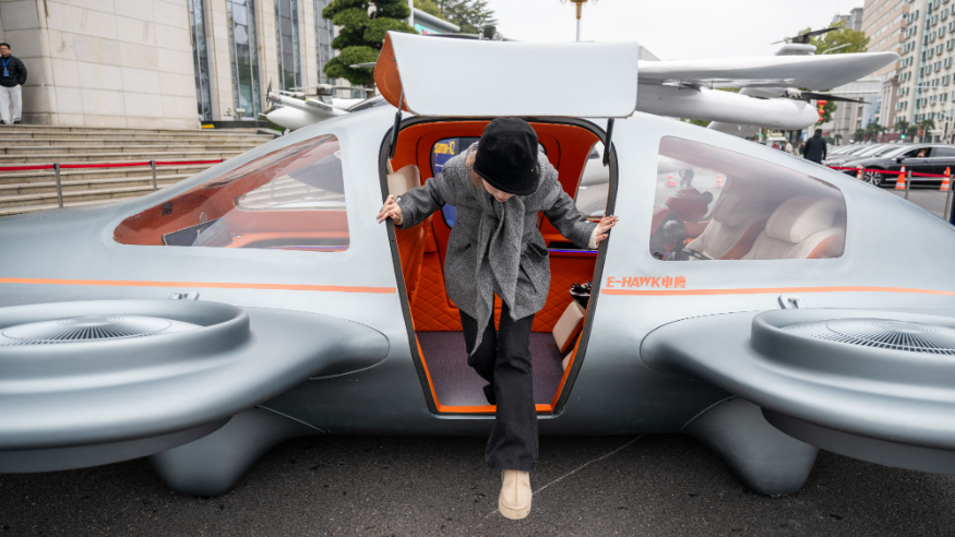 多款eVTOL航空器、人形机器人亮相武汉