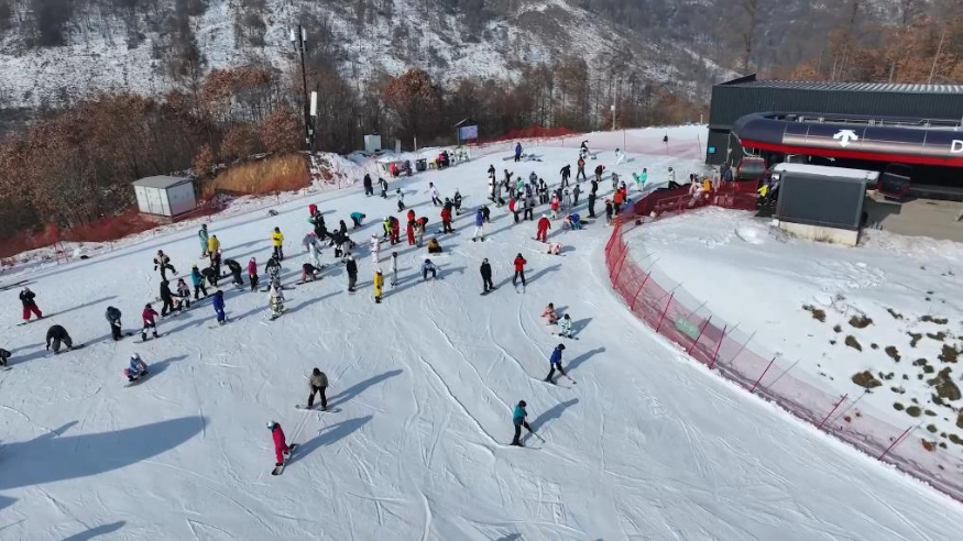 新华视点丨冰雪“冷资源”带动全域“热经济”：从“文旅链”到“IP热”