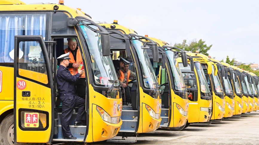 江西赣州：检查校车迎开学