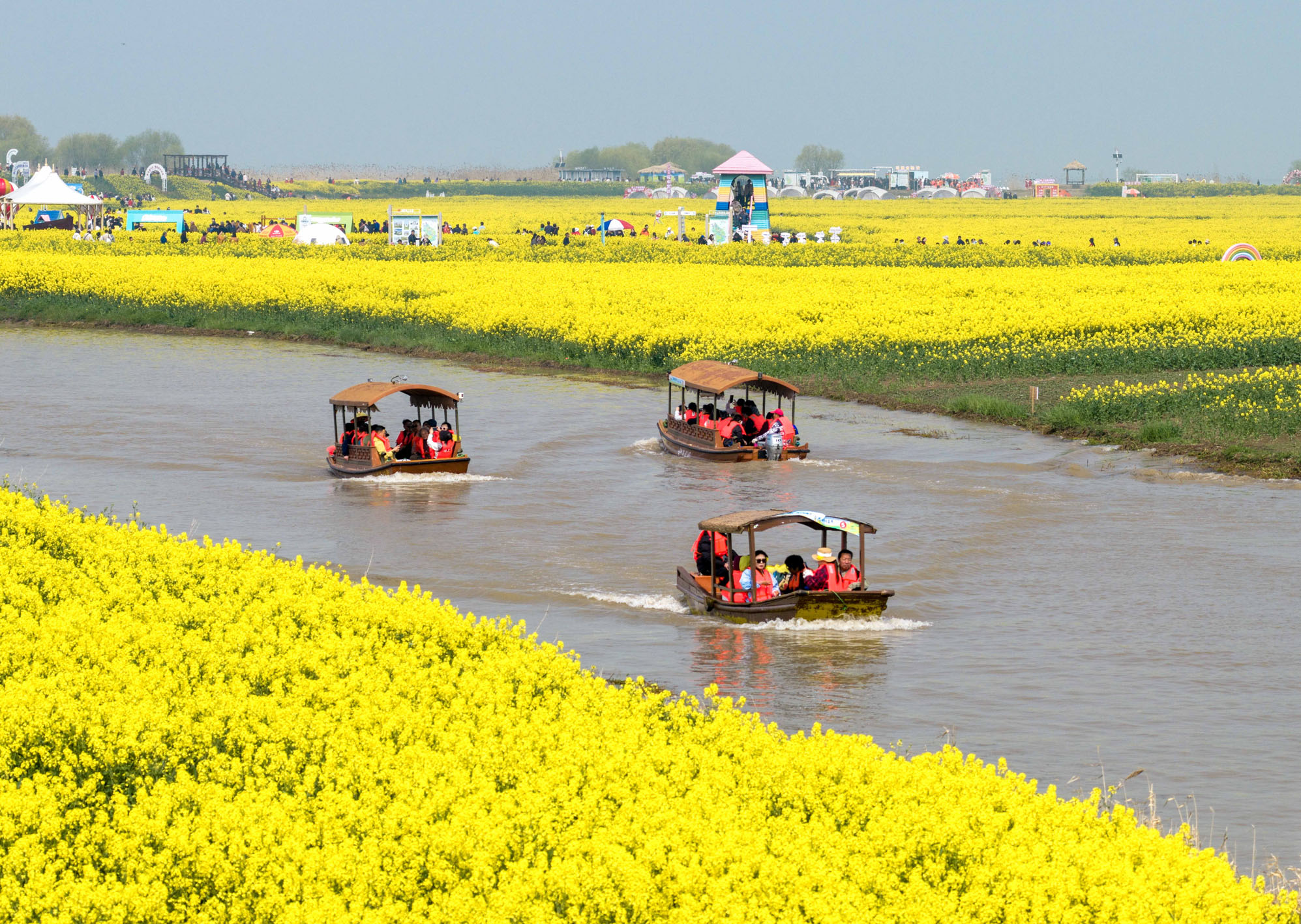 “颜值”变“产值” 春日经济激活消费大市场