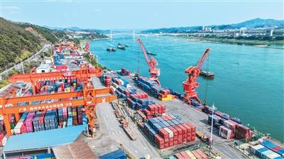 全球经济分化中前行，亚洲保持韧性（环球热点）