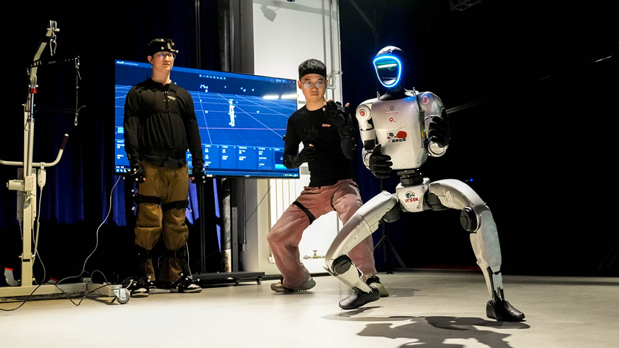 探访人形机器人如何“学习培训”