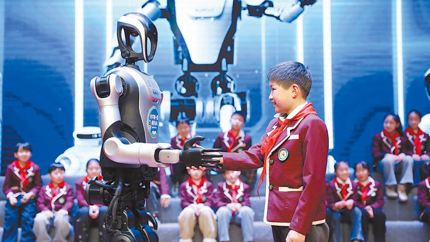 机器人为美好生活赋能（新时代画卷）