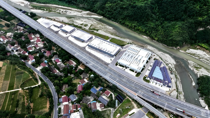 1775549235867080.jpg 汉中市留坝县秦岭山珍物流园航拍图。(李文博 摄).jpg