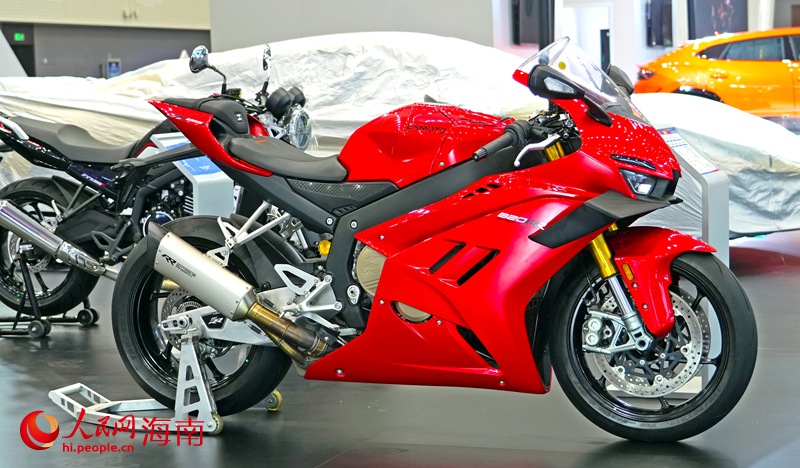 张雪机车亮相消博会。人民网记者 符武平摄