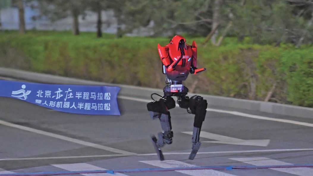 人形机器人极限速度可达10米/秒