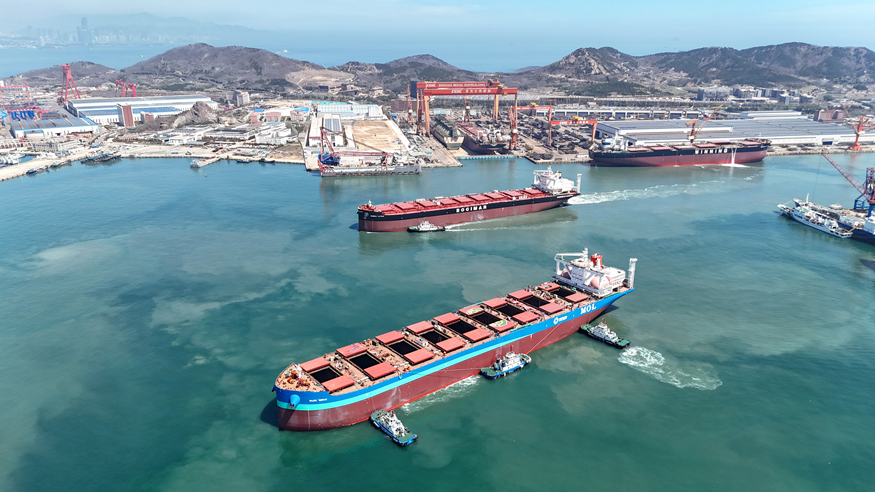 山東青島：21萬噸綠色燃料船舶啟程海試