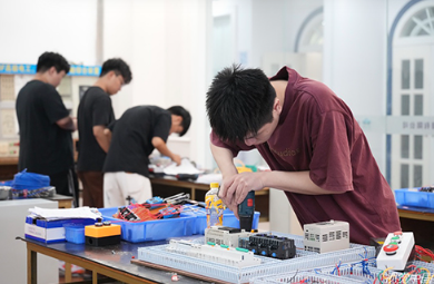 “投资于人”，打下高质量发展的人力资本基础