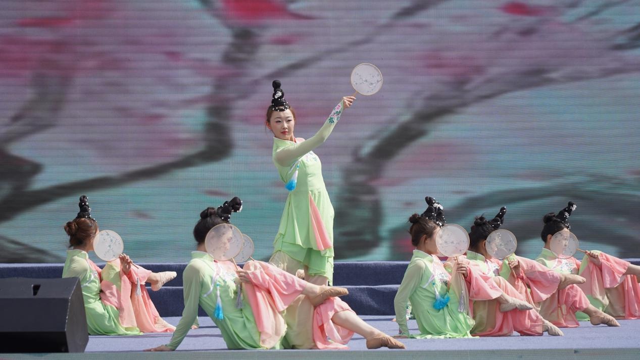 1776666495407857.jpg 舞蹈《淡妆浓抹总相宜》_副本.jpg