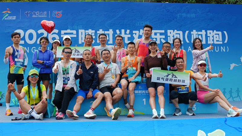 参赛选手合影留恋 杜敏 摄.JPG