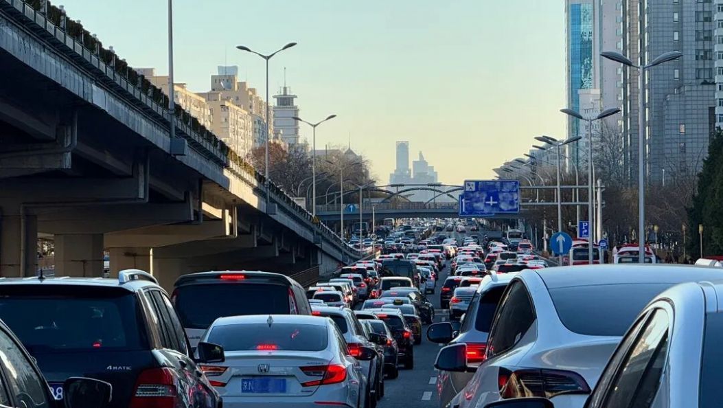 一声喇叭换来一顿拳脚？“路怒”没有赢家