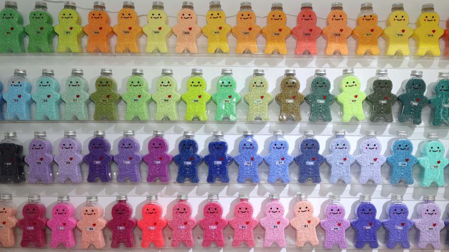 新华视点丨“网红”拼豆藏风险 劣质玩具如何流入市场