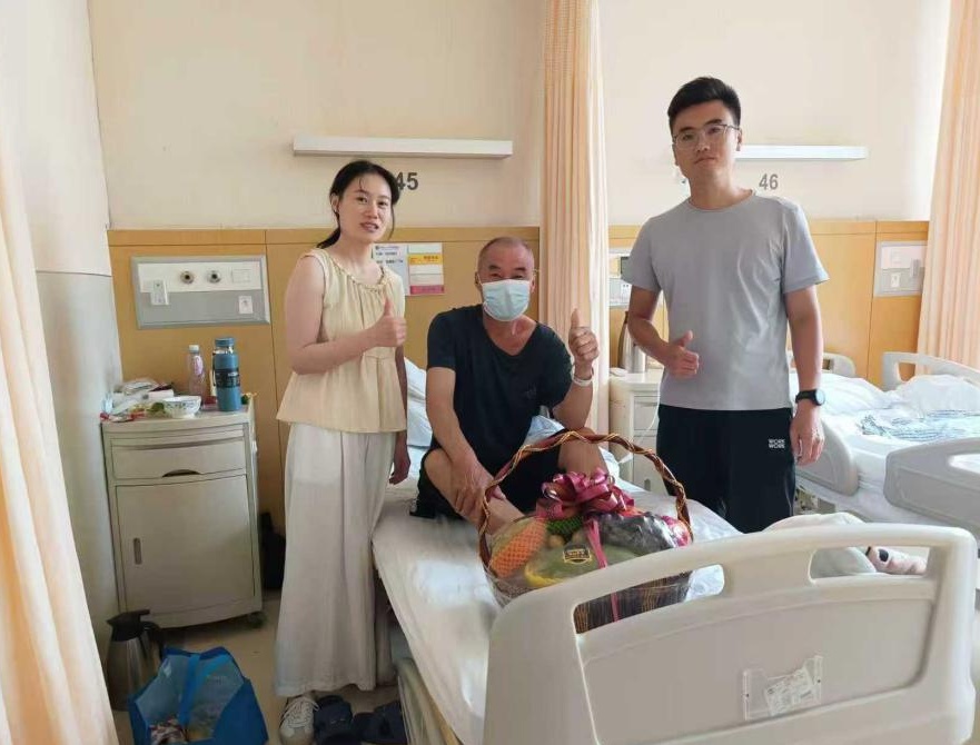 中国人寿财险山东省分公司派员看望慰问赴在京接受CAR-T治疗的参保患者。_副本.jpg