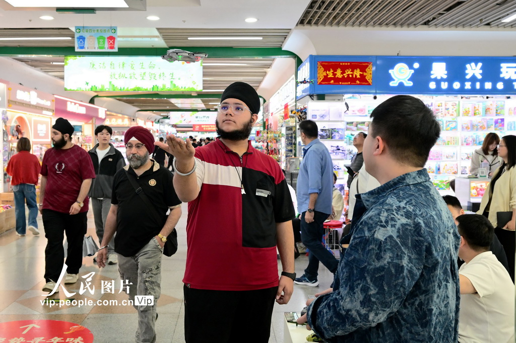 浙江义乌：外商云集采购忙【5】
