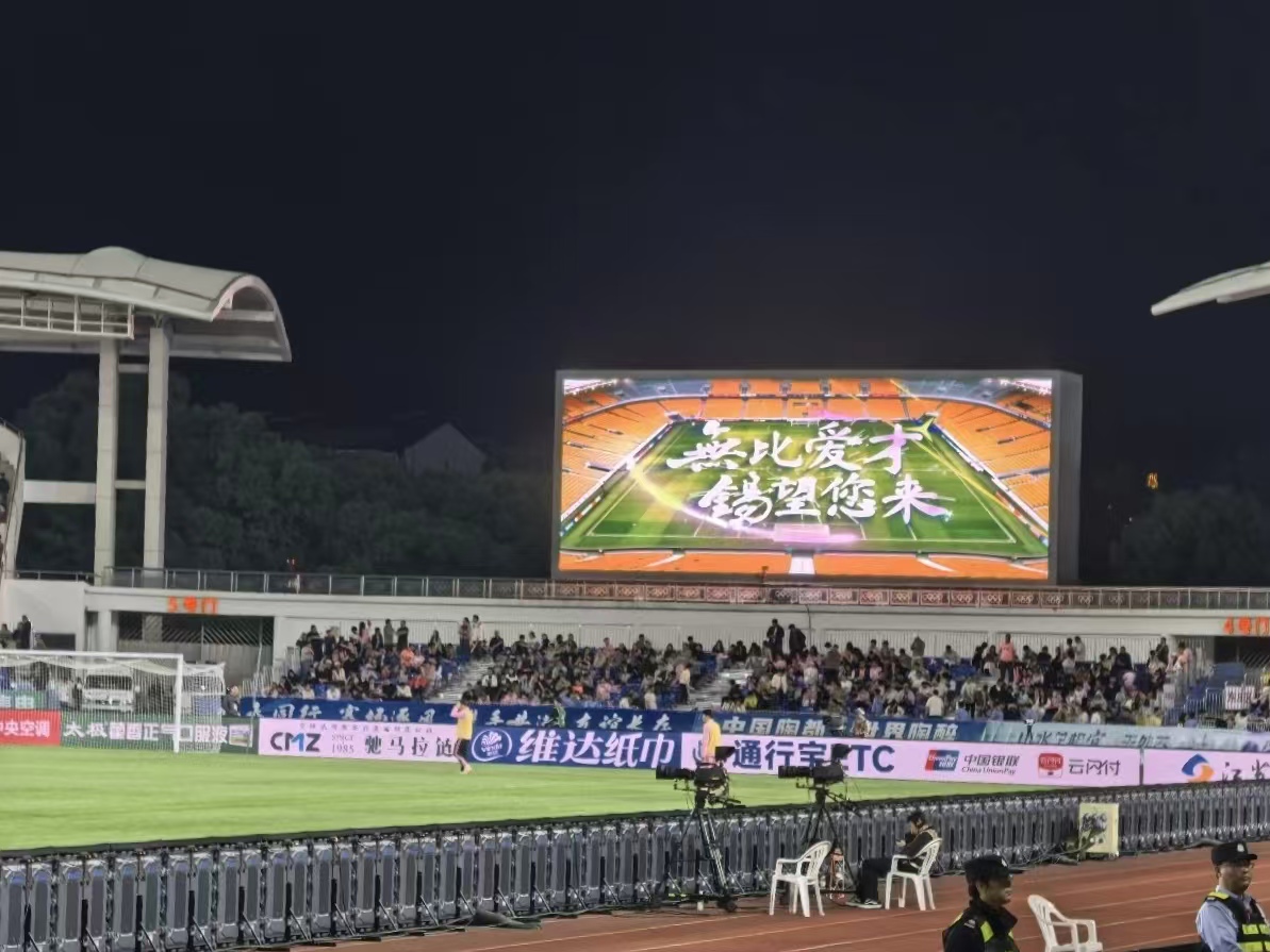 1778489561144643.jpg “无锡云聘”短视频亮相宜兴市体育中心赛场.jpg