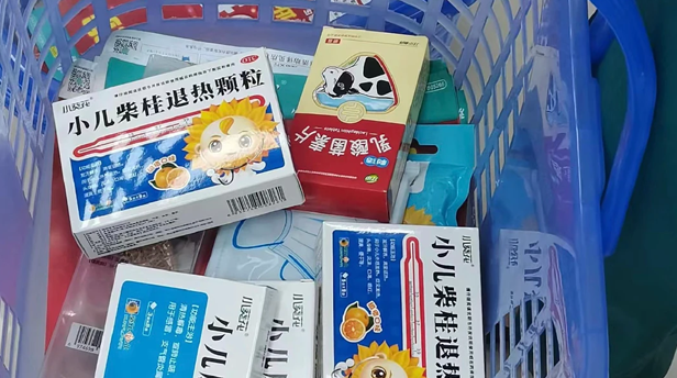 “小药箱”装满“大关爱”