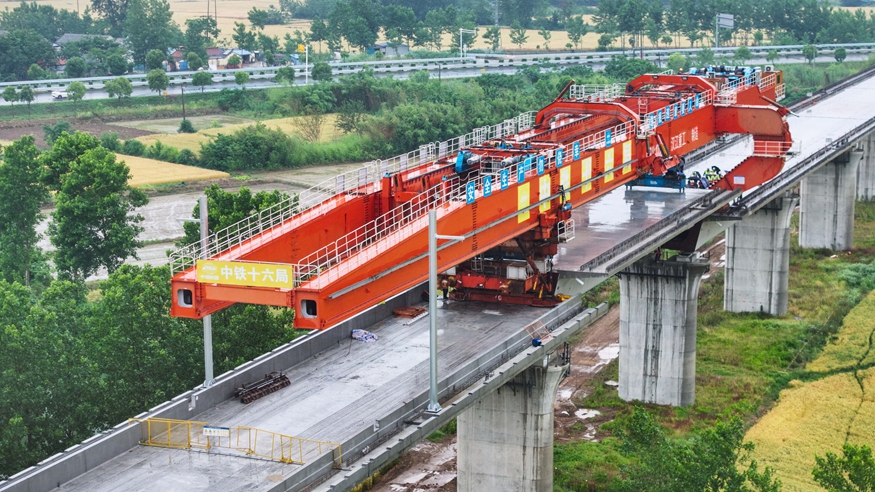宁淮城际铁路淮安段架梁完成