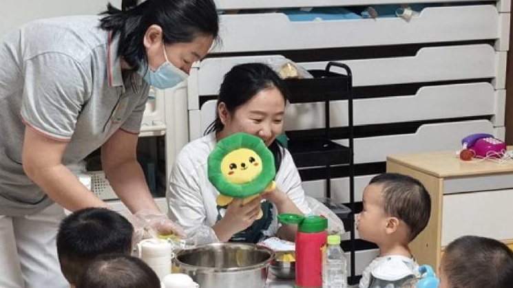 “老幼共托”如何照护“一老一小”