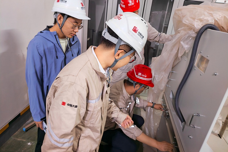 1780474575262281.jpg 校企技术人员实地核查配电设备工况,摸排机器人现场应用环境_副本.jpg