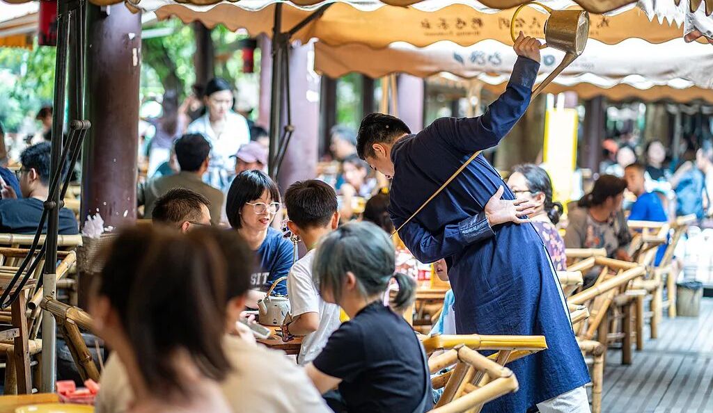 这届年轻人爱上“慢充旅行”