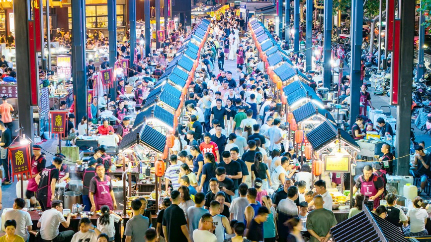 陕西咸阳：夜市热闹非凡