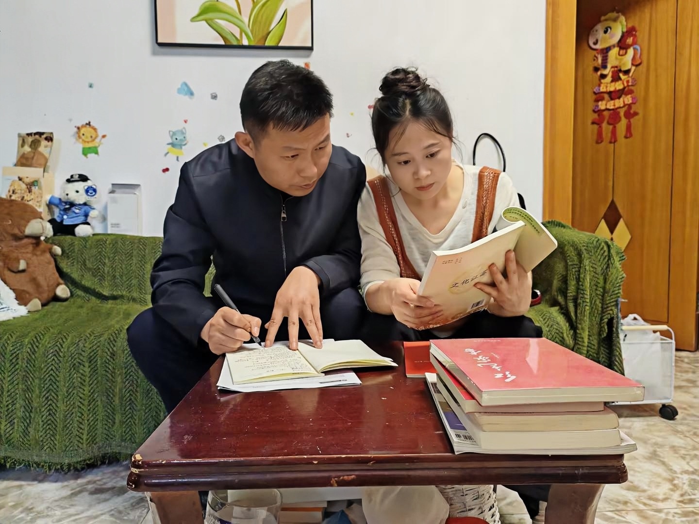 1783579485593344.jpg 2、开展“八小时外”廉洁学习.jpg