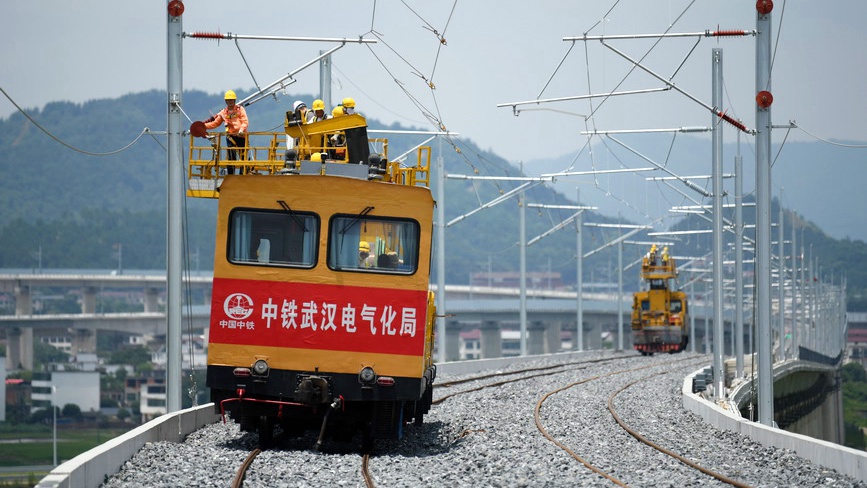 江西南昌：昌九高铁全线接触网挂网完成