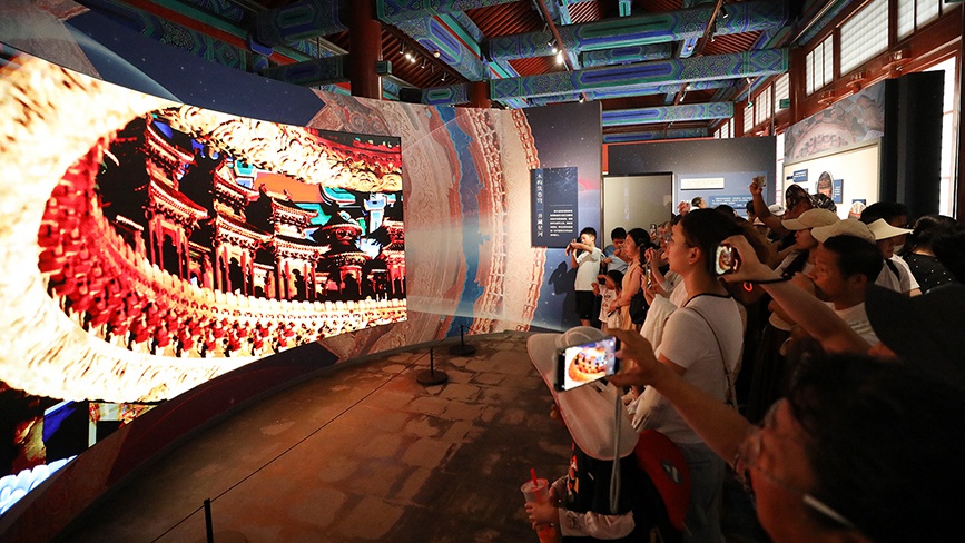 组图：北京中轴线旁展览上新 天宫藻井持续“圈粉”