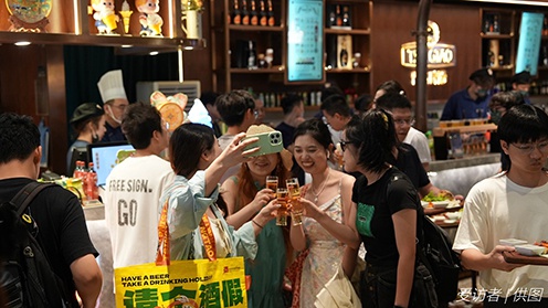 这个夏天，年轻人尝了新玩法