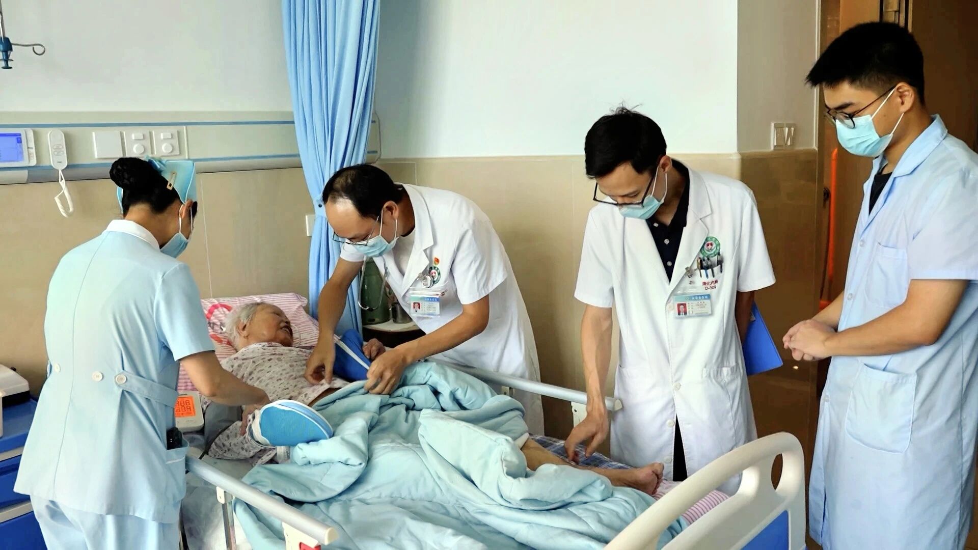 1787210005168002.jpg 护理人员24小时值守.jpg
