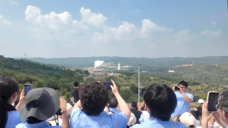 这颗刻着中学生名字的科普卫星，升空了