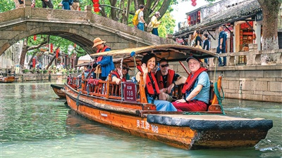 “为什么越来越多的外国人要去中国看看？”