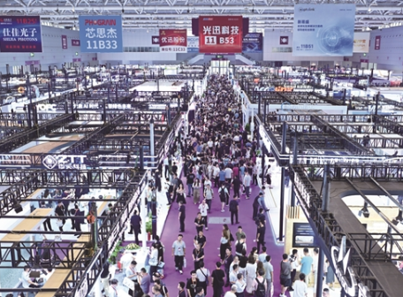 光博会全景：全产业链抢跑AI算力风口
