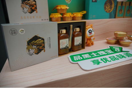 1789972418662932.png 图为产品展示。祝东元 摄.png