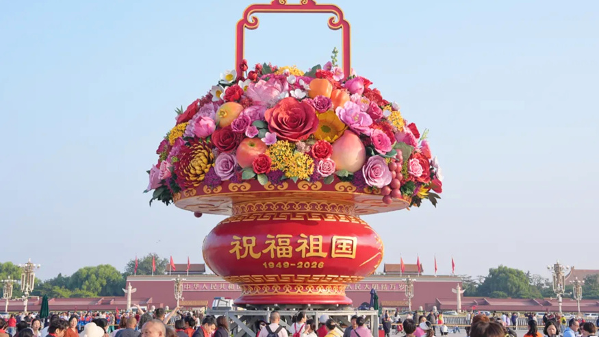 今天凌晨，天安门广场大花篮，亮相了！