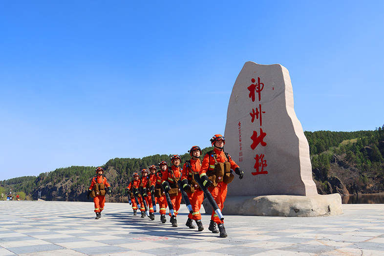 1790058982760101.jpg 开展防火安全巡护.jpg