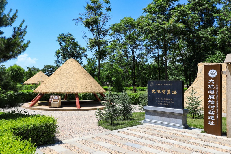 1790064901487497.jpg 图为大地湾原始村落遗址.jpg